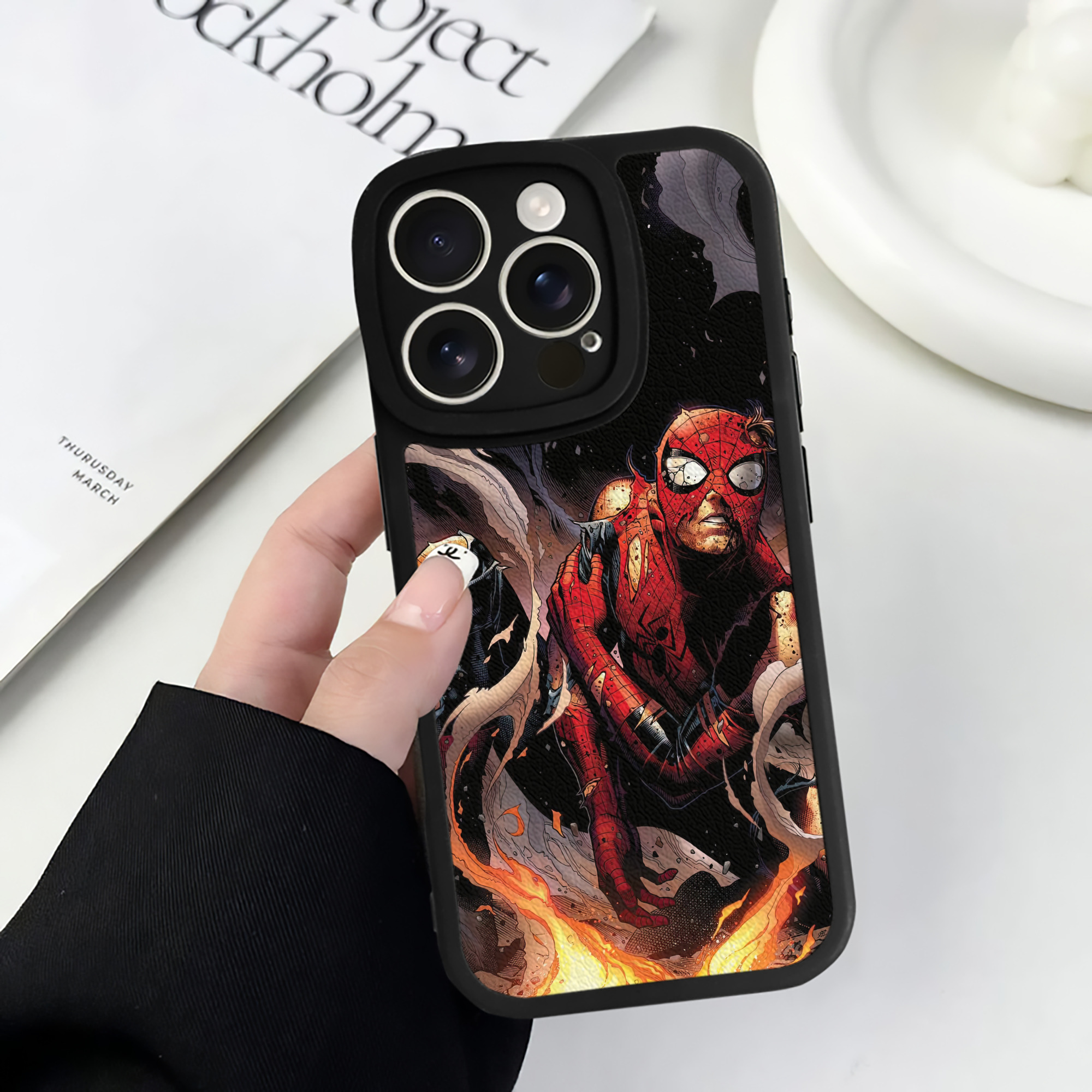 （画像用） Spider Man スパイダーマン 【iPhone 16シリーズ対応】シリコンスマホケース（レザー調） 材質：シリコン